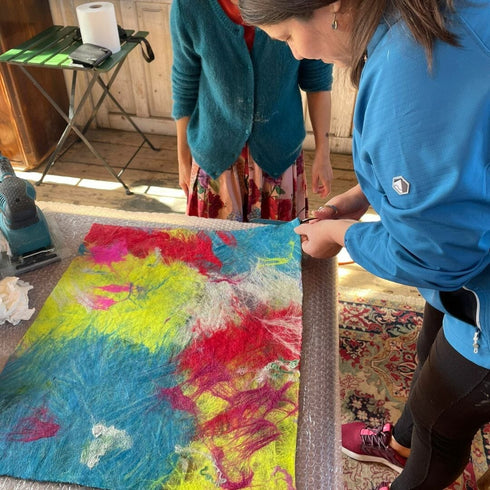 Atelier de creatie - manusi sau fular din lana merinos si matase