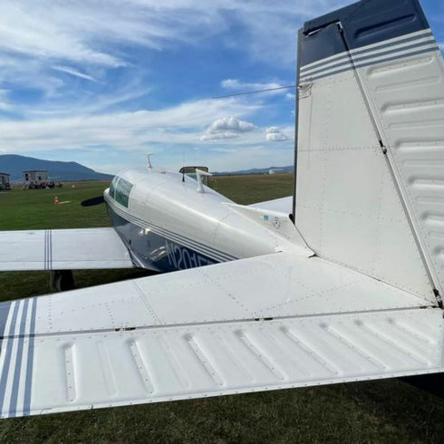 Experienta cu un avion unic in Romania - 300 km/ora