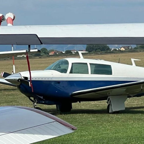 Experienta cu un avion unic in Romania - 300 km/ora