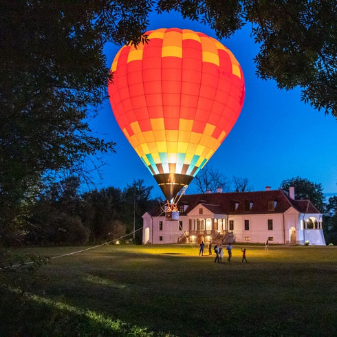 Zboruri cu balonul ancorat